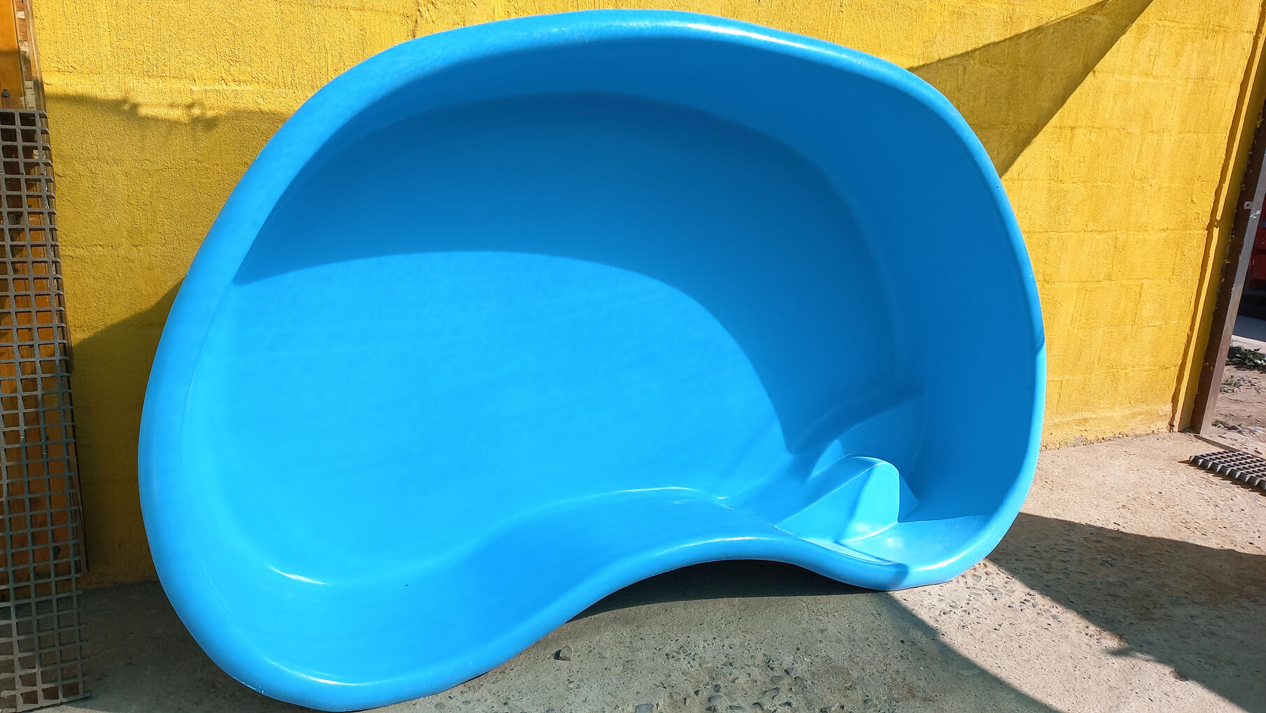 Diseñada para optimizar metros cuadrados en patios pequeños o terrazas.